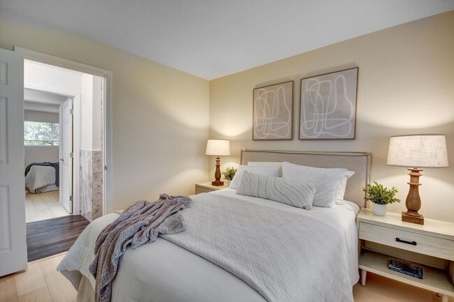 Building Photo - Sunnyvale Meadows Condo