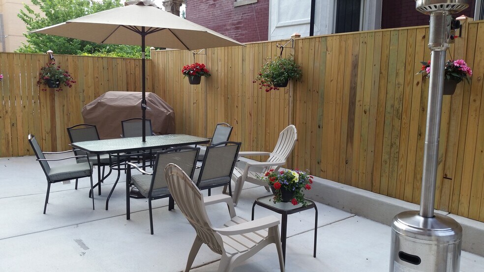 Building Photo - 1319 Park Rd NW