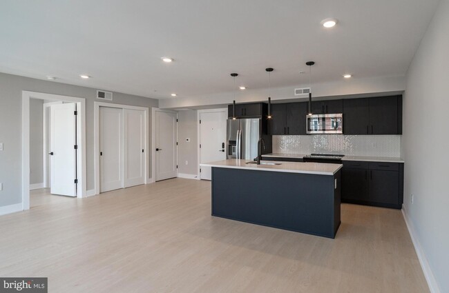 Building Photo - 6604 Ridge Ave