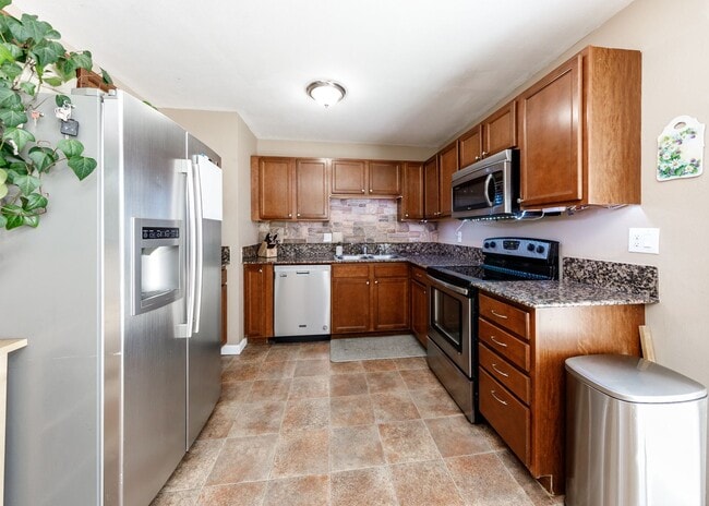 Building Photo - 3 Bedroom/1 bath in Cheyenne Mountain area