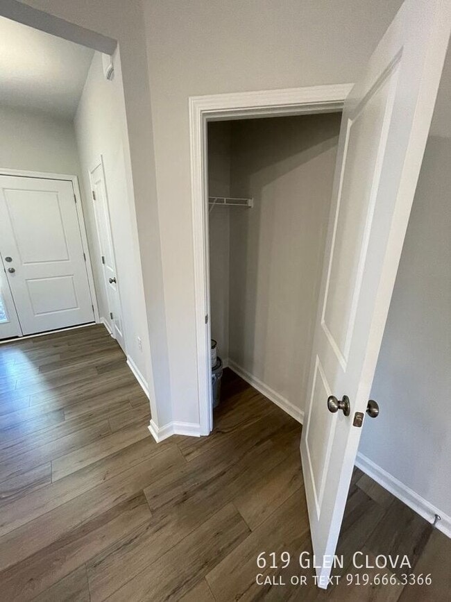 Building Photo - 619 Glen Clova Glen