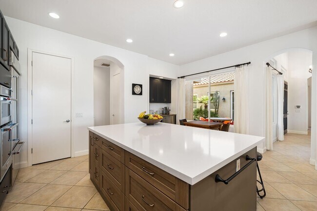 Building Photo - 96 Vía Bella