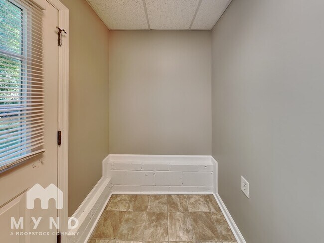 Building Photo - 2475 Suncrest Ct