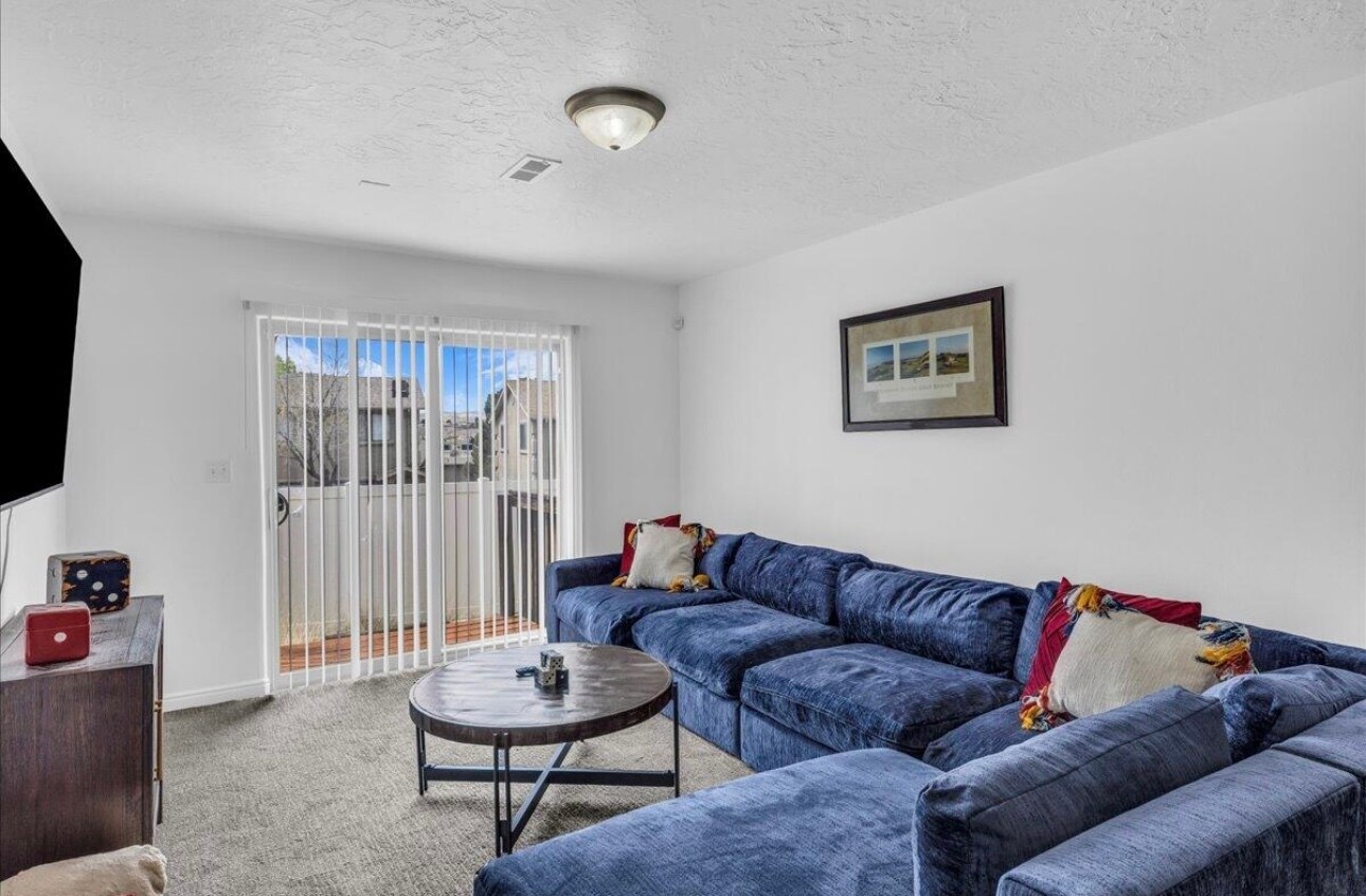 Building Photo - 1277 W Las Hurdes Dr
