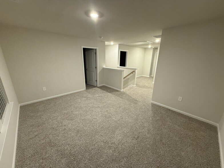 Building Photo - 2044 Avalon Rdg