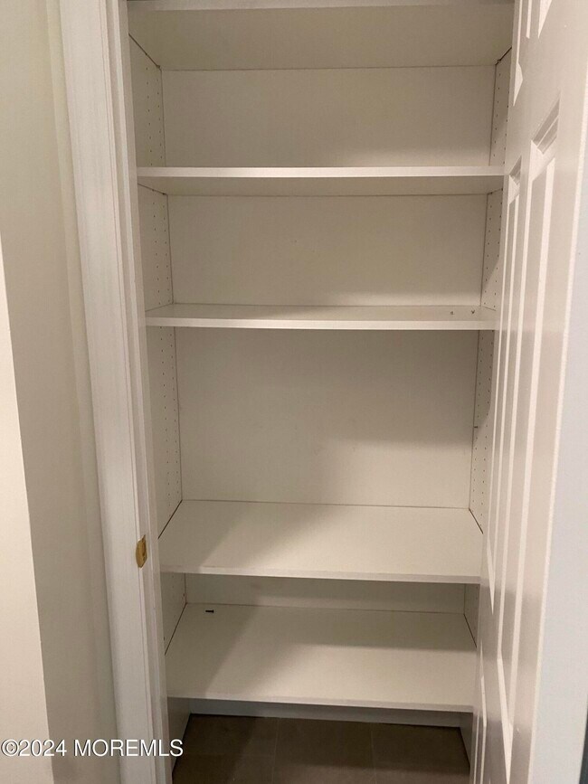 Building Photo - 66 Holly Dr