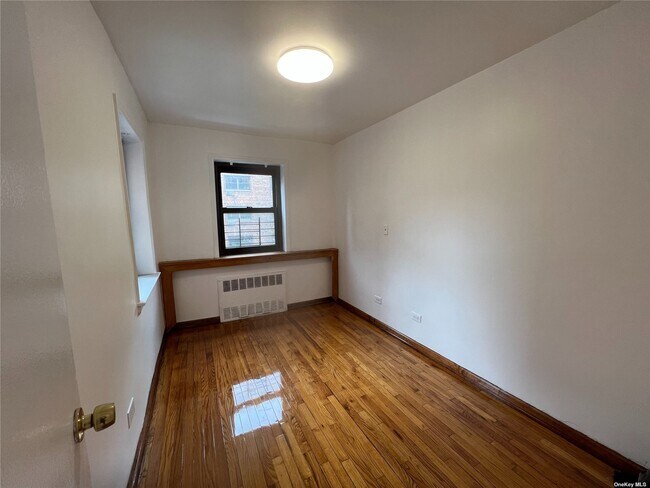 Building Photo - 94-31 59th Ave