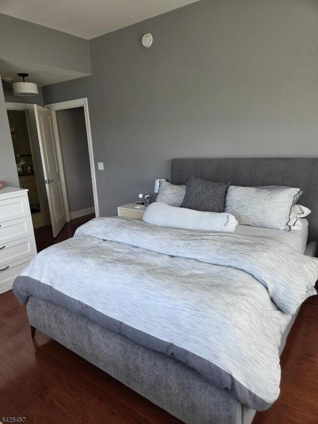 Building Photo - 48 S Park St