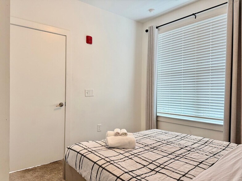 Building Photo - 542 Boulevard NE