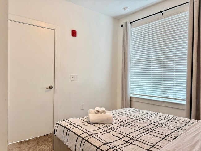 Building Photo - 542 Boulevard NE