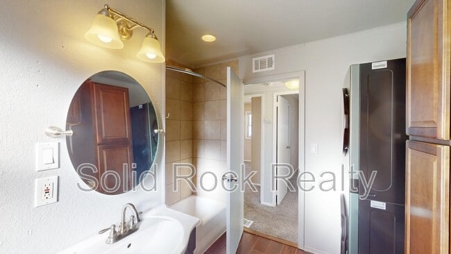 Building Photo - 1917 Ouray Ave