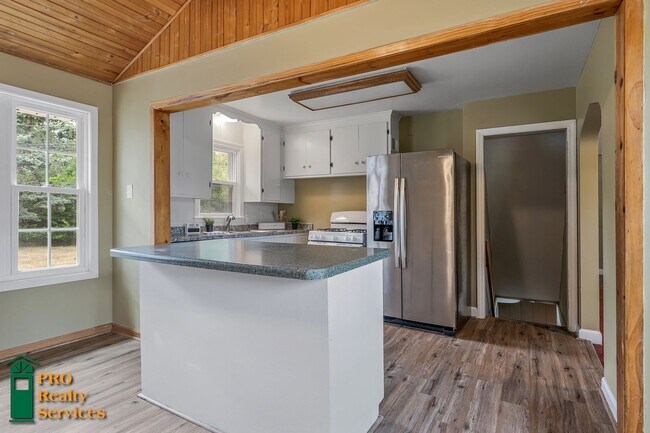 Building Photo - 4 Bedroom Home in Brooklyn Center