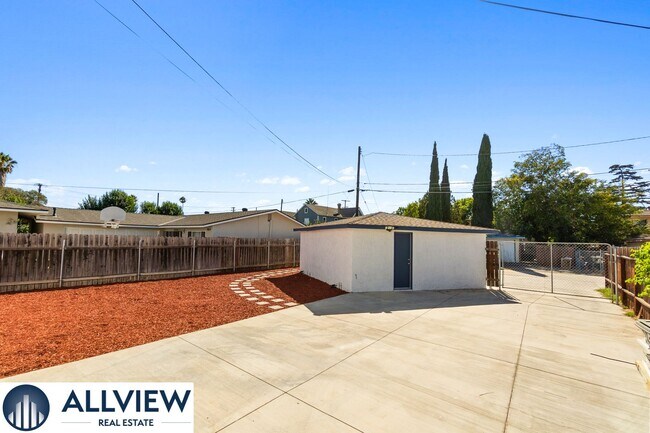 Building Photo - 452 S Shaffer St