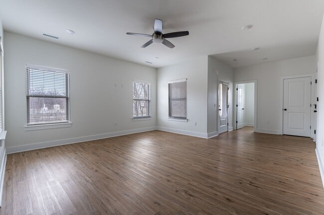 Building Photo - Beautiful Home on Two Acres