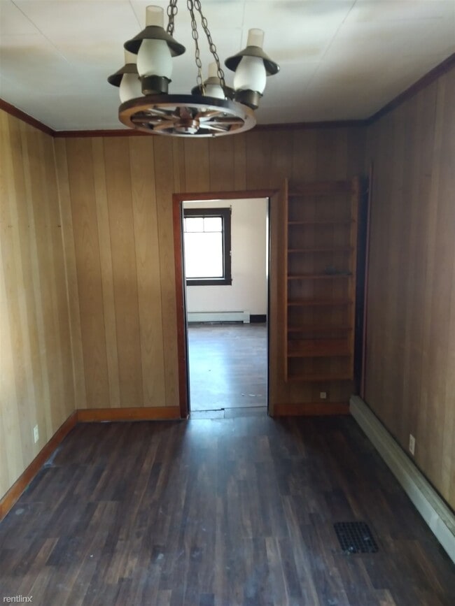 Building Photo - 3 br, 1 bath House - 212 South Street