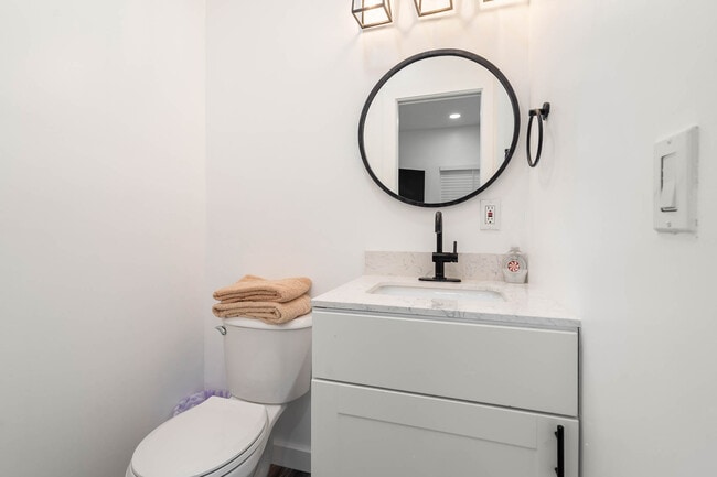 Building Photo - 113 4th Ave