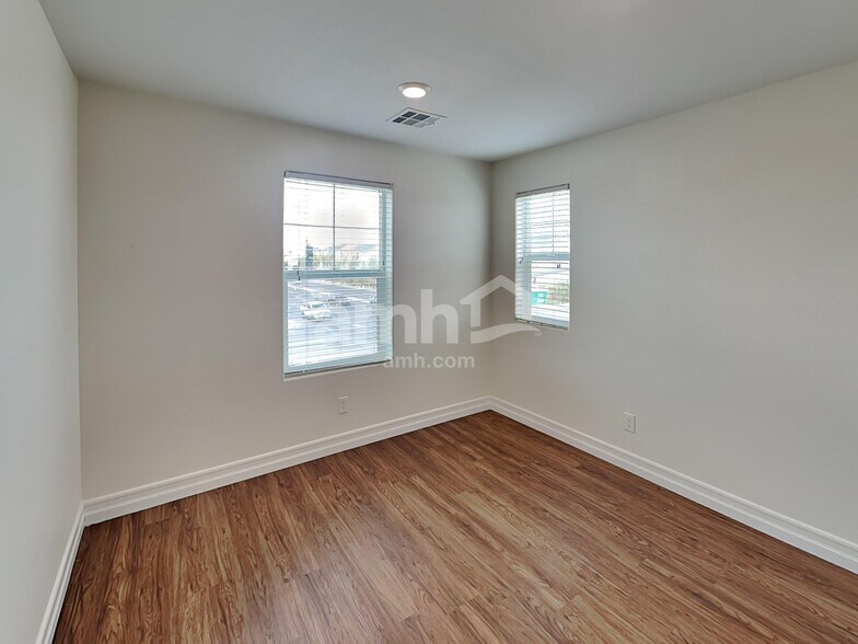 Building Photo - 6106 W Haleh Ave