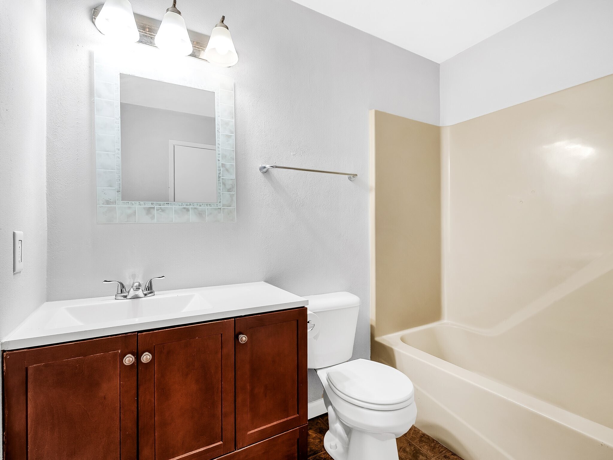 Building Photo - 106 Britanna Dr