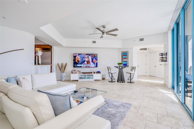 Building Photo - 333 Las Olas Way