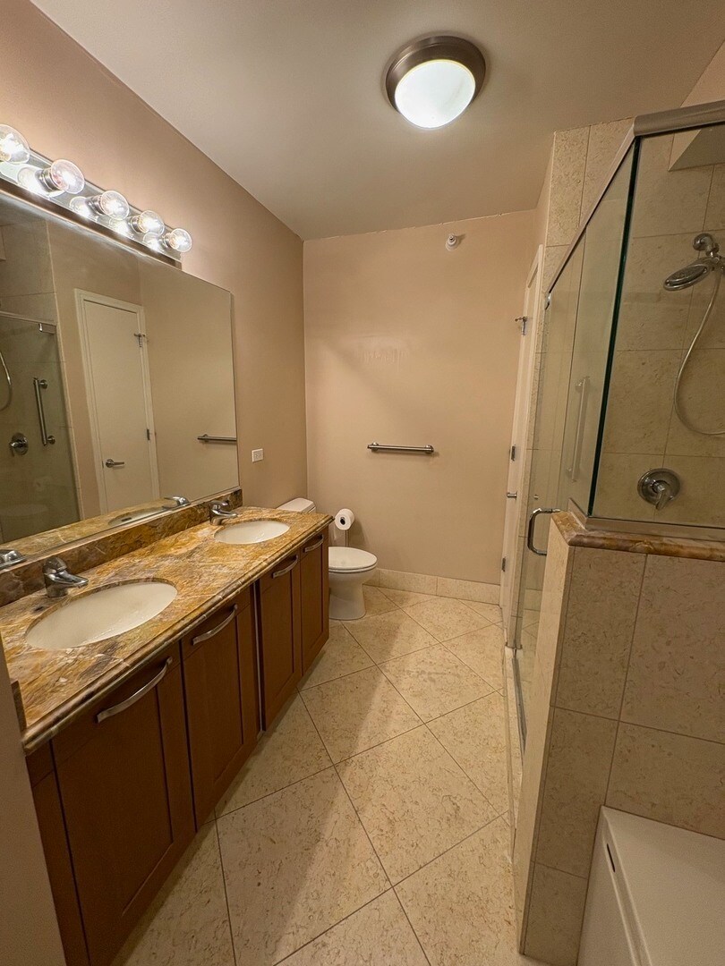 Building Photo - 420 E Waterside Dr