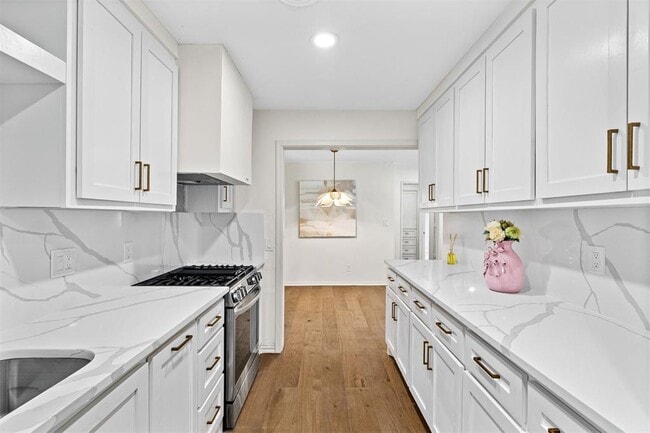 Building Photo - 2737 Clermont Pl