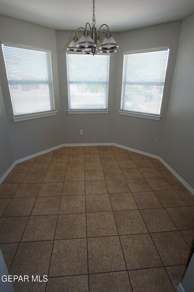 Building Photo - 807 Jaime St