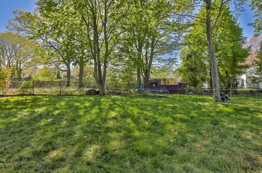 Building Photo - 124 Haverhill St