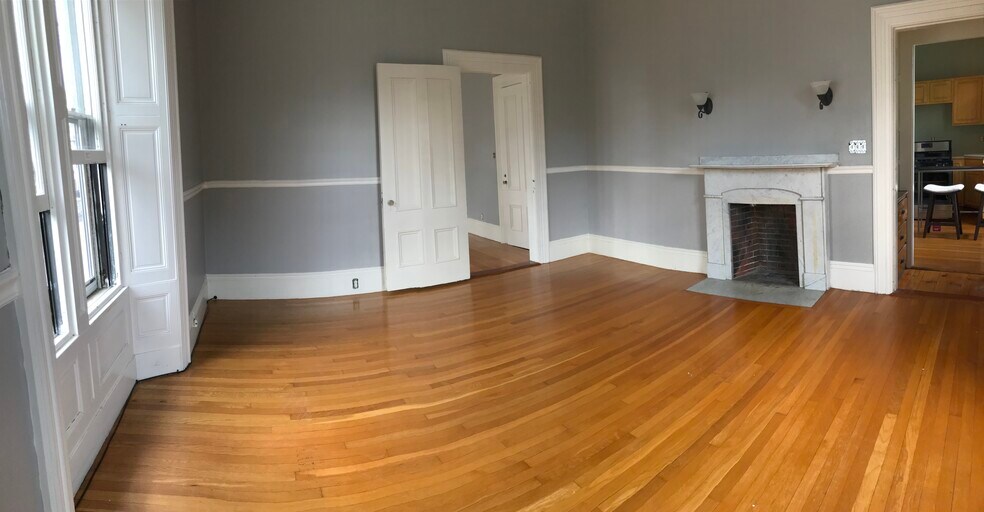 Building Photo - 420 E Merrimack St