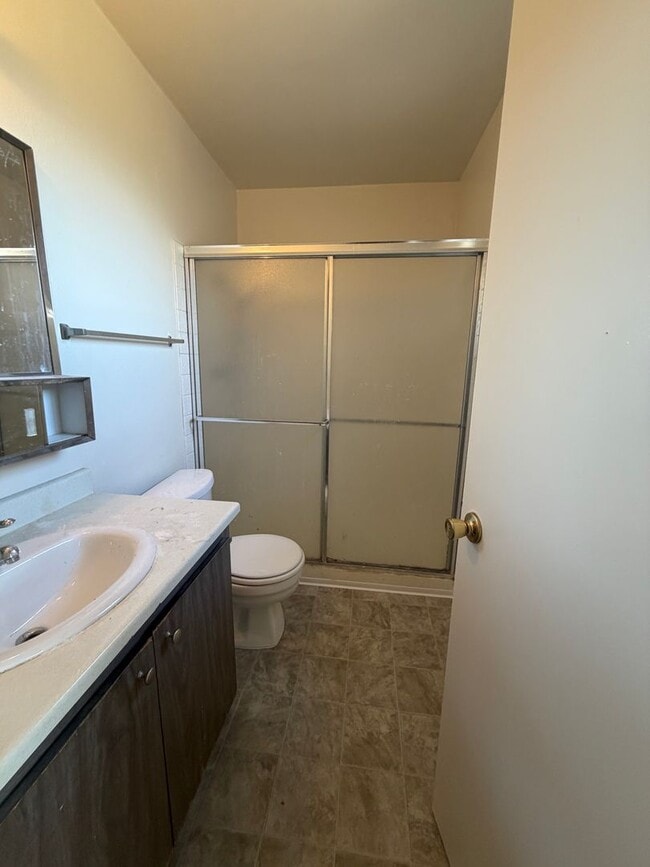 Building Photo - 4 bedroom, 2 bathroom home located in Suisun, CA