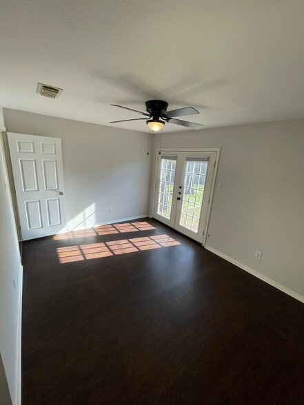 Master Bedroom - 301 Spring Branch Ln