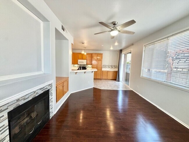Building Photo - Oxnard | Seabreeze Gated Community | 3 Bedroom + 2.5 Bathroom | Corte Las Holas