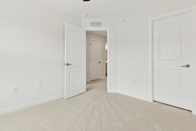 Building Photo - Available Immediately – 3 Bedroom / 2.5 Ba...
