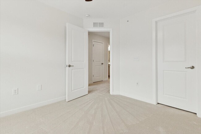 Building Photo - Available Immediately – 3 Bedroom / 2.5 Bath Townhome in Downingtown School District