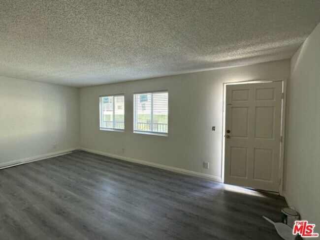 Building Photo - 4832 Rosewood Ave