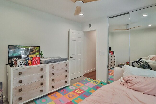 Building Photo - 1243 Clippers Cir