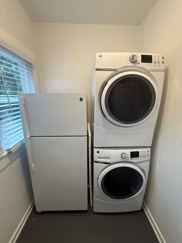 Building Photo - 244 14th St SE