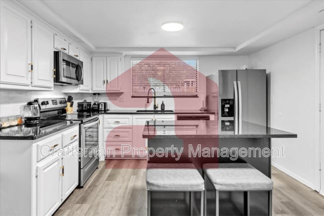 Building Photo - 13128 Green Valley Dr