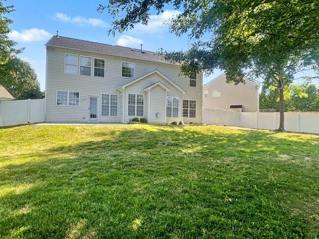 Building Photo - Spacious & Elegant 4 BR / 2.5 BA High Point Home – Over 2,400 Sq Ft!
