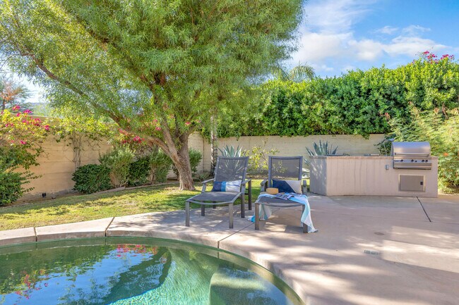 Building Photo - 35 Calle La Reina