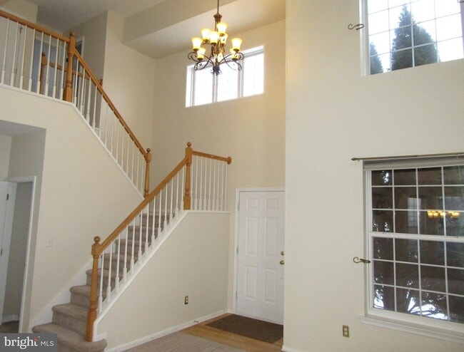 Building Photo - 136 Clear Creek Dr