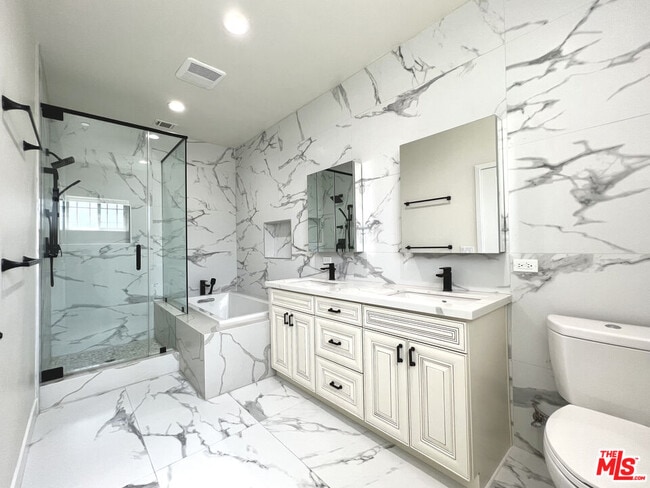 Building Photo - 5019 W Maplewood Ave