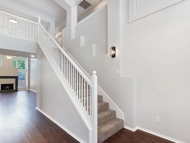 Building Photo - 4729 Woodhaven Ln