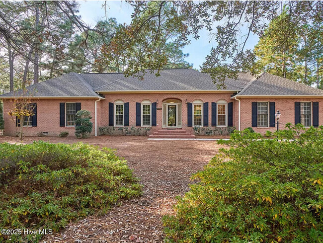 Building Photo - 110 Pine Cone Way