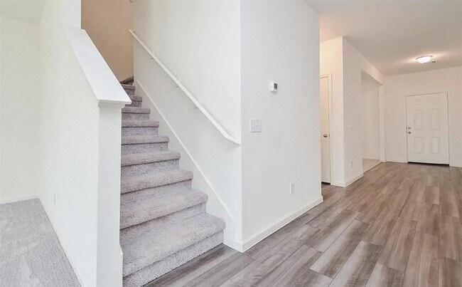 Building Photo - 1000 Lacebark Ln