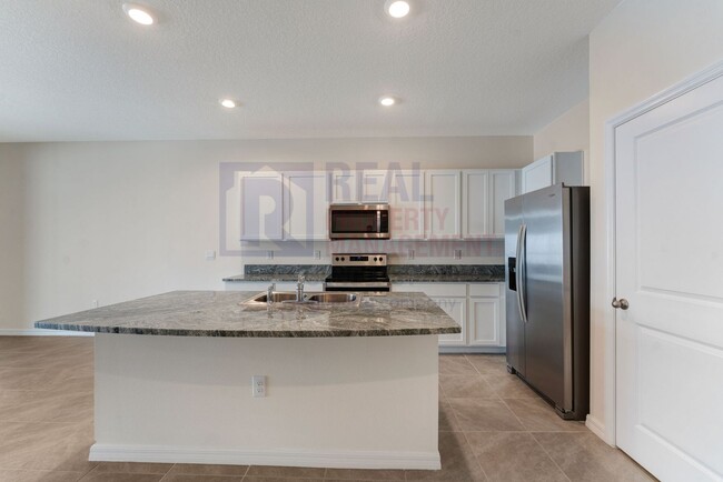 Building Photo - 2851 Banks Pointe Dr
