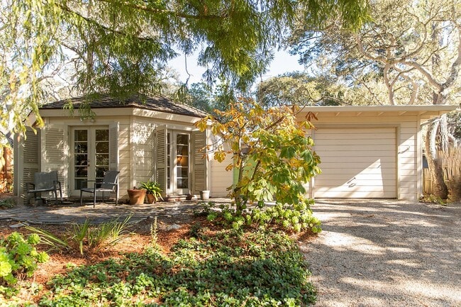 Primary Photo - Adorable Carmel by the Sea Cottage! Lookin...