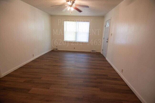 Building Photo - 2-Bedroom Duplex