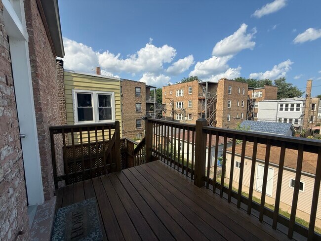 Building Photo - 2449 N Ridgeway Ave