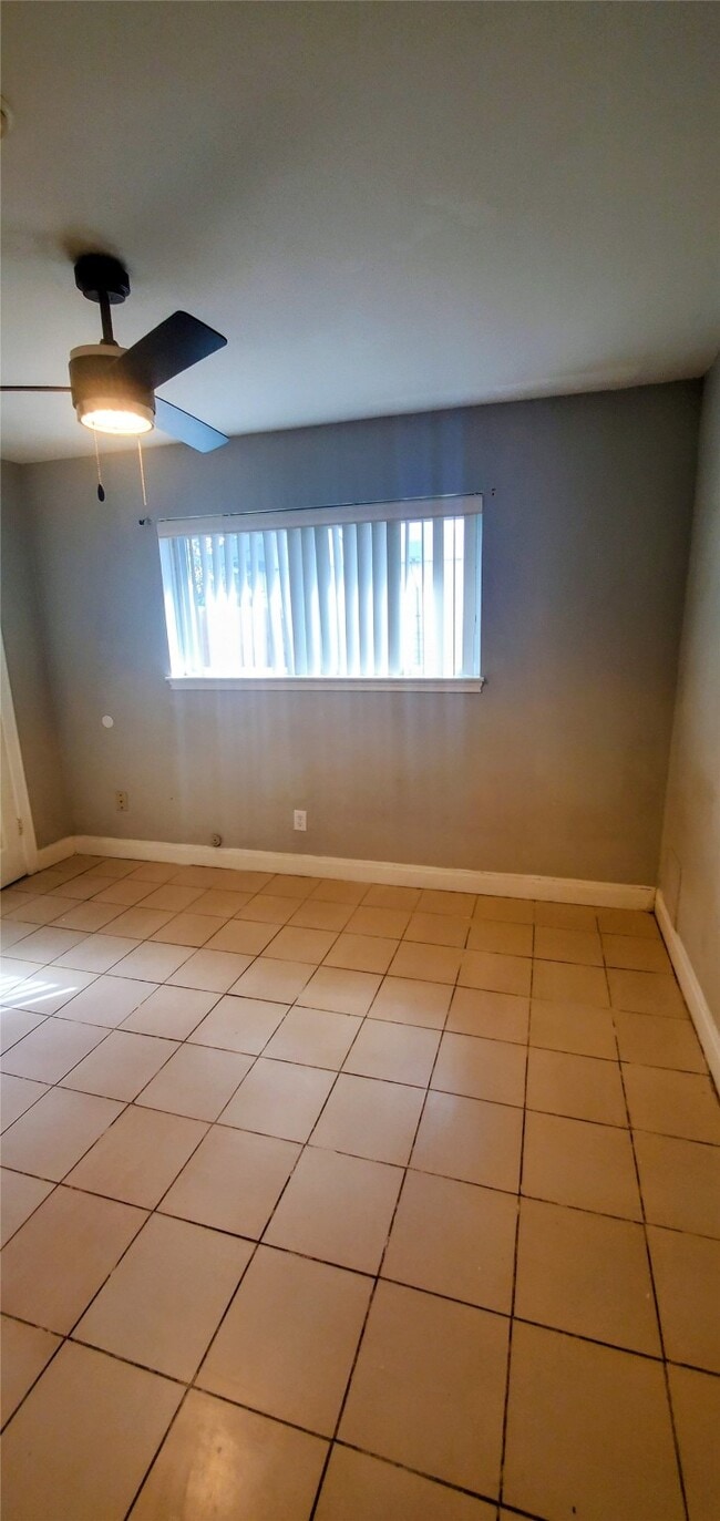 Building Photo - 15414 W Hampton Cir