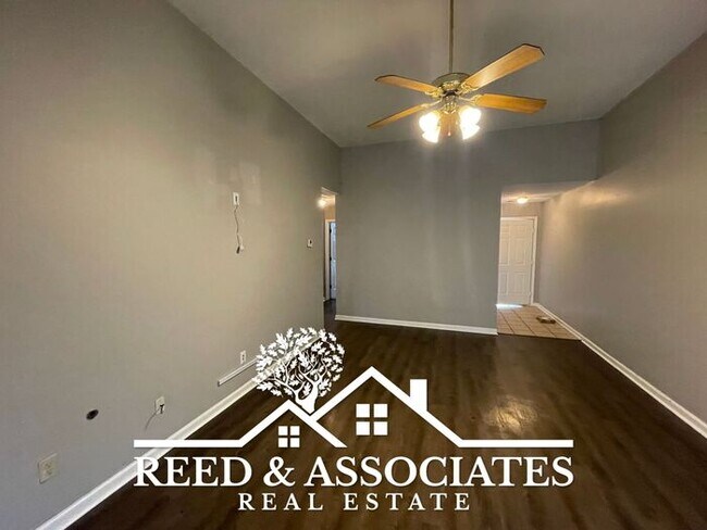 Building Photo - 3 Bedroom in Oakland!